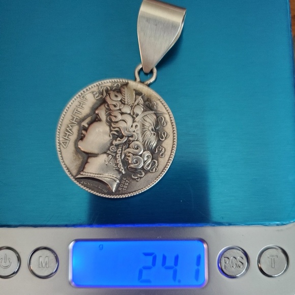 🛑SOLD🛑Beautiful Large Sterling Roman Pendant - Picture 4 of 4